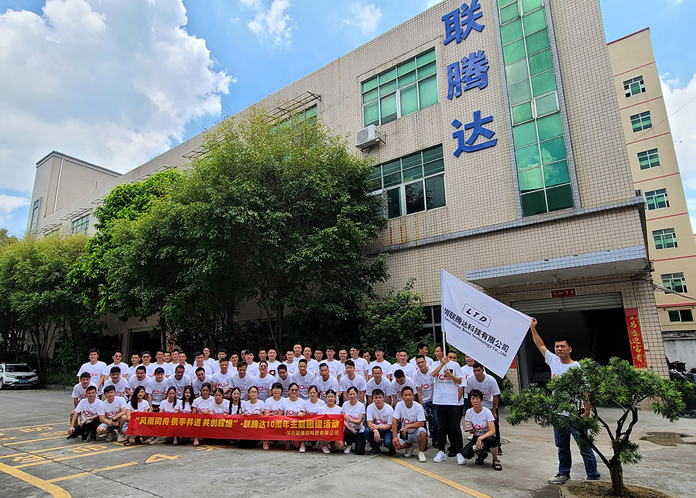 導(dǎo)熱硅膠片生產(chǎn)團(tuán)隊(duì)